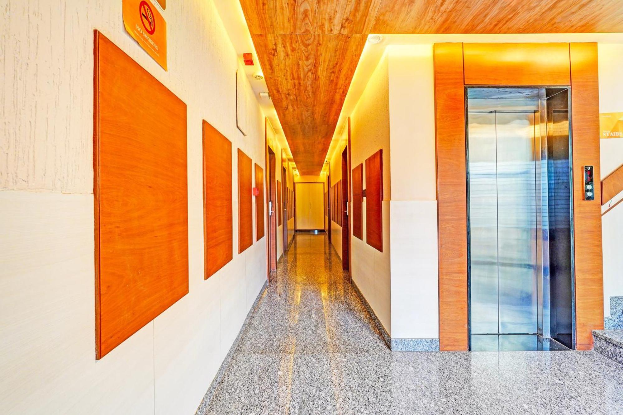 Hotel Super Townhouse Indiranagar Bangalore Esterno foto
